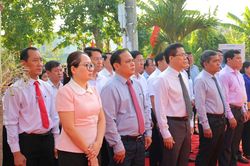 Dâng hương, dâng hoa kỉ niệm 120 năm Ngày sinh nhà cách mạng Trương Quang Trọng