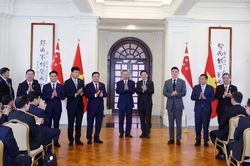 Tổng Bí thư, Chủ tịch nước Tô Lâm và Thủ tướng Singapore chứng kiến lễ trao văn kiện hợp tác giữa hai nước