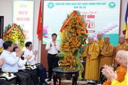 Phó Thủ tướng Nguyễn Văn Thắng chúc mừng Đại lễ Phật đản tại Huế