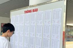 Thí sinh hoàn thành việc làm thủ tục dự thi vào lớp 10 tại điểm thi Trường THCS Nguyễn Như Uyên