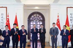 Tổng Bí thư, Chủ tịch nước Tô Lâm chứng kiến trao văn kiện hợp tác giữa Việt Nam và Singapore