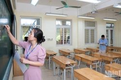 [Ảnh] Thời tiết dễ chịu giúp học sinh bước vào kỳ thi tuyển sinh lớp 10 với tâm thế tự tin