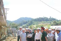Bộ trưởng Hoàng Minh Sơn kiểm tra tiến độ xây trường nội trú biên giới xã Hùng Sơn