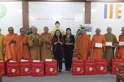 Lãnh đạo Thành ủy Cần Thơ chúc mừng Đại lễ Phật đản
