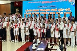 Lãnh đạo Thành phố Hồ Chí Minh gặp gỡ, lắng nghe nguyện vọng của thiếu nhi
