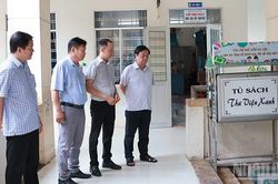 Nguyên Phó Chủ tịch Quốc hội Lê Minh Hoan thăm trường học hạnh phúc tại Tháp Mười
