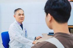 Căng thẳng, stress… khiến nhiều người trẻ 'trên bảo dưới không nghe'
