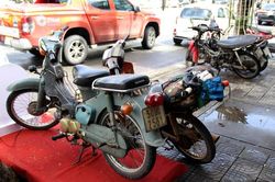 Xe đời cũ trước năm 2000 cần lưu ý gì khi dùng xăng E10?