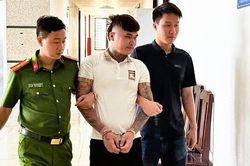 Bắt, di lý đối tượng có 2 lệnh truy nã trốn sang Campuchia