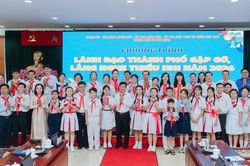 Lãnh đạo TPHCM gặp gỡ, lắng nghe thiếu nhi