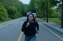 Kim Min Ha bắt đầu lại trong một thế giới xa lạ
