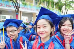 Học sinh lớp 5 xúc động và tự hào trong lễ tri ân và trưởng thành