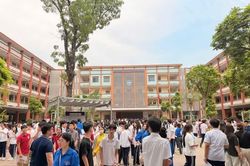 Thí sinh đến làm thủ tục dự thi lớp 10 THPT tại Hà Nội đạt tỷ lệ 99,5%