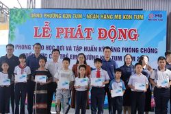 Kon Tum đẩy mạnh phong trào học bơi, phòng chống đuối nước cho trẻ em