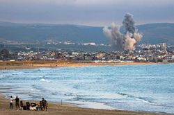 Thành phố di sản của Lebanon chìm trong khói lửa sau loạt không kích của Israel, Beirut triển khai nỗ lực ngoại giao