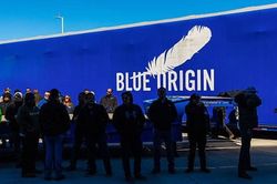 Tên lửa phát nổ khi thử nghiệm, Blue Origin gặp khó trong cuộc đua với SpaceX