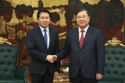 Phó Thủ tướng Thường trực Chính phủ Phạm Gia Túc tiếp Thứ trưởng Ngoại giao Lào Anouparb Vongnorkeo