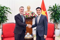 Thứ trưởng Ngoại giao Đặng Hoàng Giang làm việc Trưởng đại diện Quỹ Dân số Liên hợp quốc tại Việt Nam