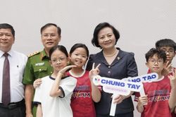Phó Thủ tướng Phạm Thị Thanh Trà: 'Không lá chắn nào vững chắc bằng sự đồng hành của gia đình với trẻ em'