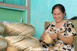 Đôi tay thô ráp tạo nên những sản phẩm tinh xảo xuất ngoại