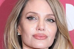 Brad Pitt giành lại lợi thế từ Angelina Jolie