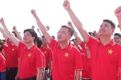 Sức trẻ giữa trùng khơi: Thiêng liêng Quốc ca