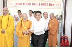 Phó Thủ tướng Nguyễn Văn Thắng chúc mừng Đại lễ Phật đản tại TP. Huế