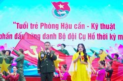 Thủ lĩnh Đoàn áo lính tranh tài