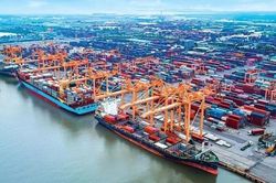 Giảm thủ tục hành chính, hàng hóa qua cảng biển tăng mạnh