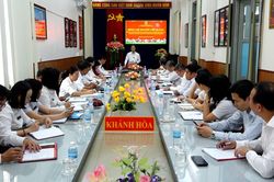 Chánh án Nguyễn Văn Quảng làm việc với Tòa án Khánh Hòa