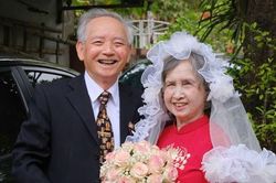Vợ chồng ở Ninh Bình tổ chức 'đám cưới ngọc bích', chuyện tình 55 năm đẹp như mơ