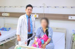 Va vào cây chổi, người phụ nữ bị sợi kẽm dài 18cm đâm xuyên phổi