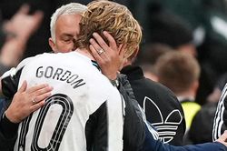 Anthony Gordon: Từ fan ruột Mourinho đến 'bom tấn' Barca