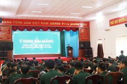 Viện kiểm sát Quân sự Khu vực 72 phối hợp phổ biến, giáo dục pháp luật tại Sư đoàn 302