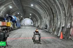 Robot bốn chân xây dựng hầm núi, giúp công trường an toàn hơn