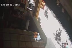 Truy tìm nhóm đối tượng dùng búa đập tủ kính, cướp tiệm vàng ở Thành phố Hồ Chí Minh