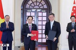 Việt Nam và Singapore ký kết hàng loạt văn kiện hợp tác