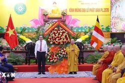 Chủ tịch Quốc hội thăm, chúc mừng Phó Pháp chủ Giáo hội Phật giáo Việt Nam