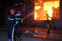 Cháy lớn tại công ty sản xuất giấy, bìa ở Hưng Yên