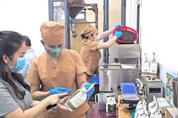 Doanh nghiệp miền Trung xoay xở trước 'cơn sóng xanh'