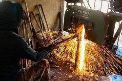 Mưu sinh trong lò rèn 1.000 độ giữa đỉnh điểm nắng nóng