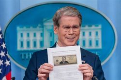 Mỹ chuẩn bị phát hành giấy bạc mệnh giá 250 USD in chân dung ông Trump