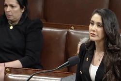 Nghị sĩ Mỹ trả lời yêu cầu viện trợ của ông Zelensky: Chúng tôi không phải máy rút tiền
