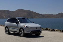 Volvo hóa giải lệnh cấm linh kiện kết nối phương tiện