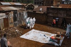 Ebola bùng phát dữ dội tại châu Phi: Uganda đóng cửa biên giới với Congo, phớt lờ khuyến cáo của WHO