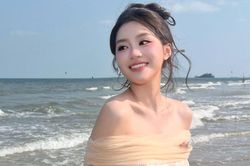Phương Oanh đẹp mướt mắt khi diện váy trễ vai