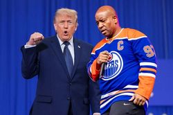 Hàng loạt nghệ sĩ rút khỏi concert do chính quyền Donald Trump hậu thuẫn