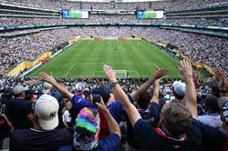 Hỗn loạn World Cup: FIFA đối mặt kiện tụng, hàng nghìn vé vẫn ế vì tăng giá 'phi pháp'