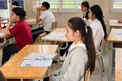 Chùm ảnh: Thí sinh Hà Nội làm thủ tục dự thi vào lớp 10
