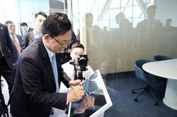 Phó Thủ tướng Hồ Quốc Dũng thăm đại học hàng đầu Kazakhstan và Trung tâm đổi mới sáng tạo Astana Hub